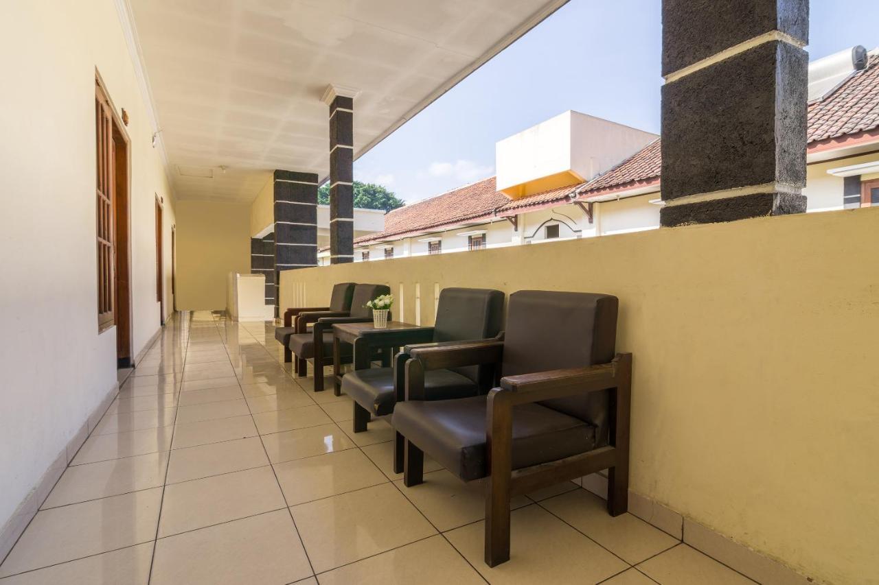 Hotel Reddoorz At Sartika