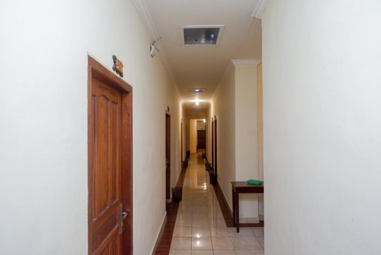 Hotel Reddoorz At Sartika 2*
