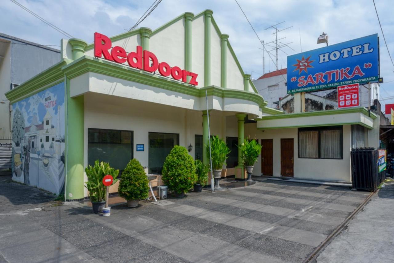 Hotel Reddoorz At Sartika